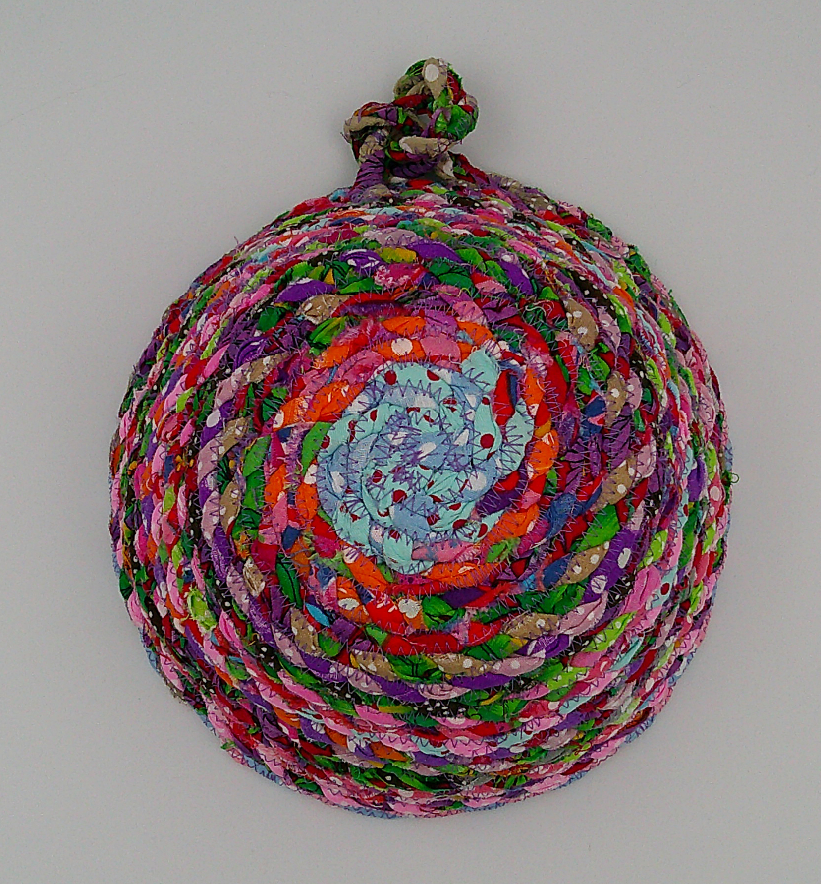 This is the bottom of the basket. It is upside down. You can really see the different colors and the knot. This is the bottom of the basket. It is upside down. You can really see the different colors and the knot.
